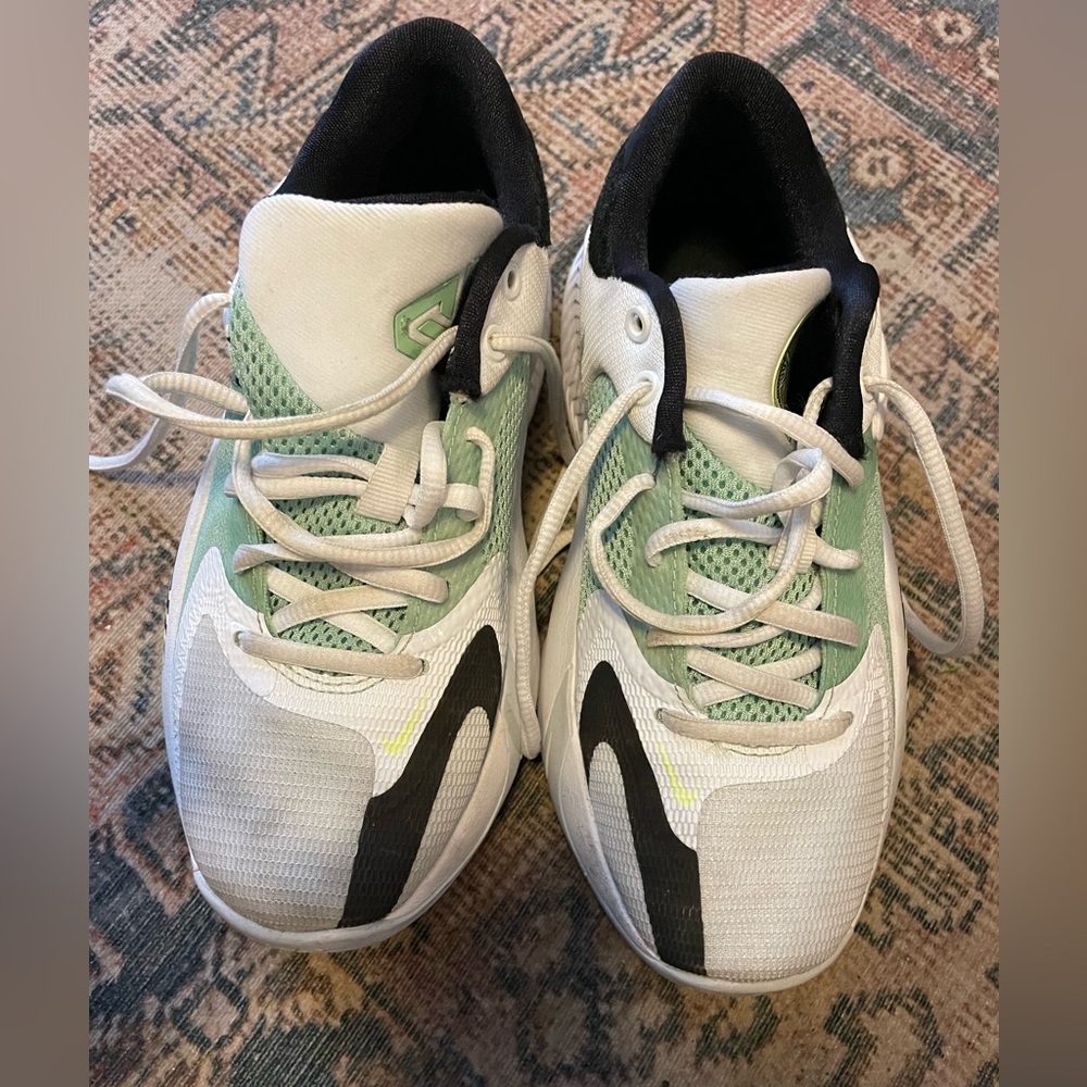 Boys Giannis Freak basketball shoes